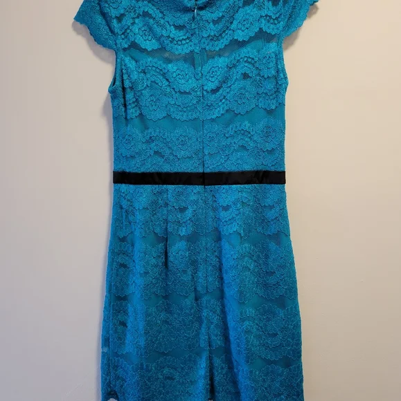 Blue lace dress - Picture 3 of 4